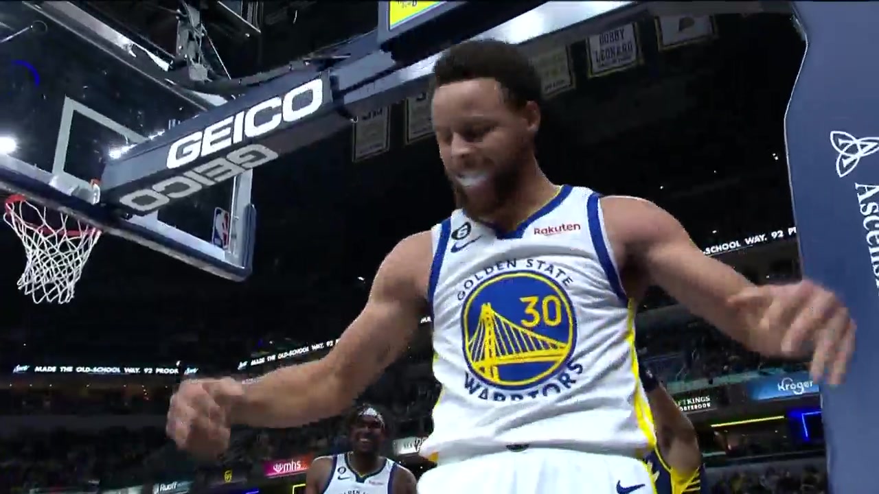  大秀肌肉！